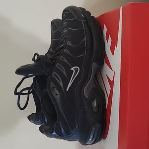 NIKE Air Max Plus